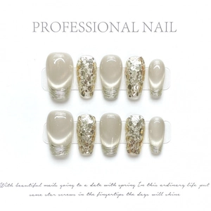 Kit de faux ongles faits main effet œil de chat champagne et paillettes chic