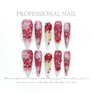Ongles à Coller de Noël Faits à la Main Longs Stiletto Dégradé Rouge Blanc Flocon de Neige Strass Nœud Bijoux
