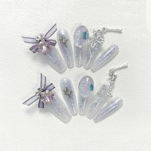 Unghie finte fatte a mano rosa viola glitterate con farfalle e ciondoli cristallo