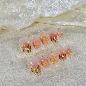 Unghie finte fatte a mano sfumate rosa con orsetti 3D e decori floreali