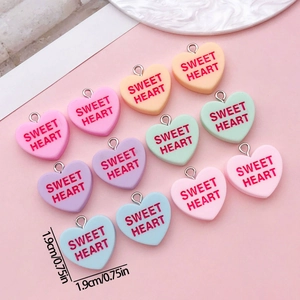 Detail showing 1.9cm colorful resin heart charms with Sweet Heart text and metal rings