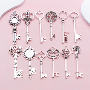 Vintage Antique Silver Zinc Alloy Key Pendants For DIY Jewelry Making Heart Crown Sea Horse Steampunk Gear Hangers Accessories