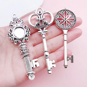 Set of vintage silver heart-shaped key pendants for DIY necklaces and craft accessories