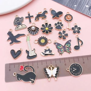 Ensemble de pendentifs DIY en émail noir avec papillon et fleurs pour bijoux