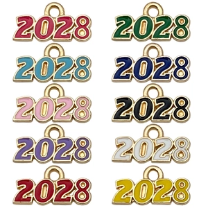 Bunte 2028 Legierungs-Emaille-Jahresanhänger in 10 Farben für DIY-Schmuck und Ketten