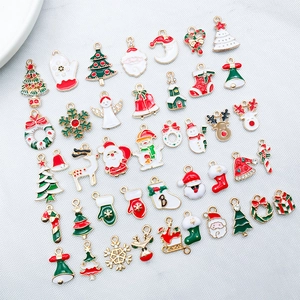 50 tlg. Weihnachts-Emaille-Anhänger-Set mit Weihnachtsmann und Baum für DIY-Schmuckherstellung
