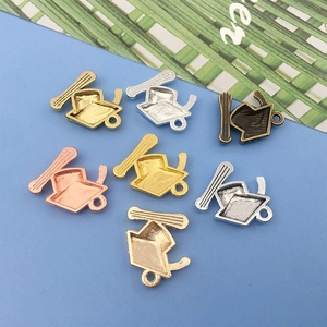 Pendentifs chapeau de diplôme en alliage coloris or, argent et bronze pour bijoux DIY
