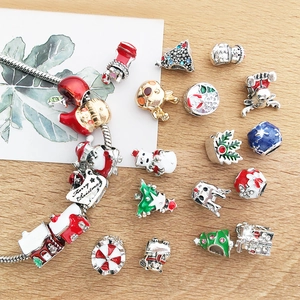 Ensemble de charms de Noël avec Père Noël et bonhomme de neige sur bracelet