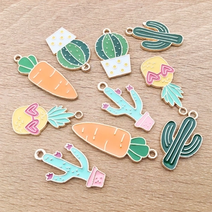 Pendentifs émaillés DIY en forme de carottes et ananas pour la création de bijoux