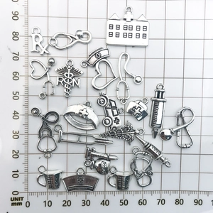 Lot de 20 pendentifs médicaux en argent antique avec stéthoscope et coiffe d'infirmière