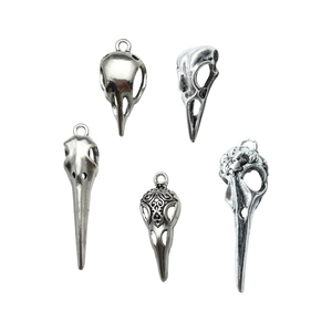 Five-piece set of vintage silver gothic bird skull pendants for men's necklace charms