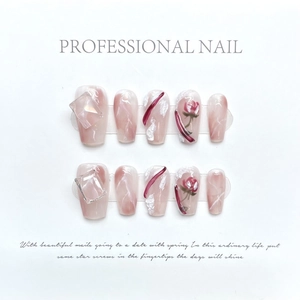 Unghie finte fatte a mano effetto marmo rosa con cristalli 3D e motivi floreali rose