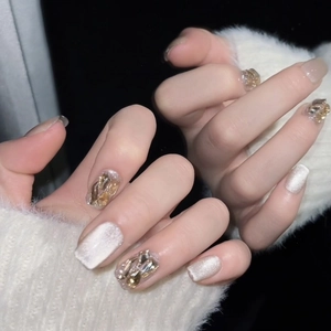 Cat eye press-on nails with champagne diamonds and glitter in milk tea nude tones
