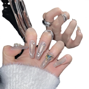 Unghie finte silver cat-eye con cristallo a cuore di lusso e strass scintillanti