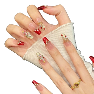 Faux ongles de Noël forme cercueil longue avec paillettes rouges et strass brillants