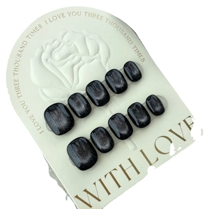 Unghie finte artigianali silver cat-eye nere con cartoncino decorativo a rose