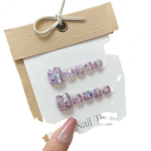 Faux ongles de pieds à paillettes violettes avec sequins scintillants et brillants