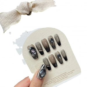 Uñas postizas artesanales degradadas negras con texturas plata y piedras grises