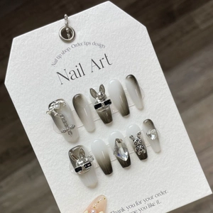 Faux Ongles à Presser Faits à la Main Cercueil Dégradé Noir Lapin Alliage Métallique Strass Perle Artificielle pour Femme