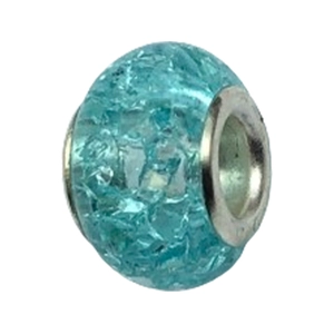 Detailansicht der seeblauen Harzperle mit Eisriss-Textur und silbernem Metallkern