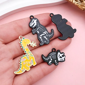 Mix van 8 cartoon dinosaurus emaille hangers voor DIY sieraden en sleutelhanger maken