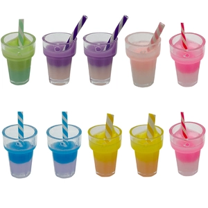10er-Set bunte Mini-Milchshake-Anhänger aus Harz mit Trinkhalmen für DIY-Basteleien