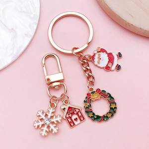Set de porte-clés de Noël or rose avec pendentifs Père Noël, flocon de neige et pain d'épice