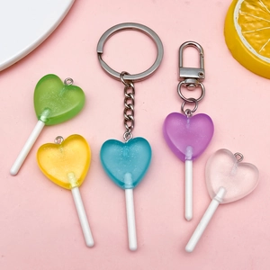 Portachiavi a forma di lecca-lecca a cuore in resina colorata con glitter e ganci argento