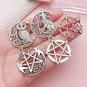 Cinq breloques vintage en argent avec loup, hibou et pentagramme pour bijoux DIY