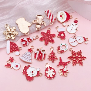 Colección de dijes navideños esmaltados con renos, copos de nieve y diseños festivos