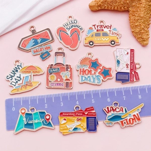 Lot de 10 pendentifs de voyage d'été en alliage avec avion plage et valise décor