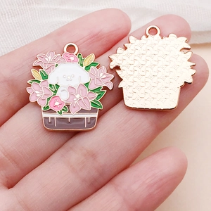 Détail du pendentif DIY en alliage avec lys rose et chiot pour bijoux artisanaux