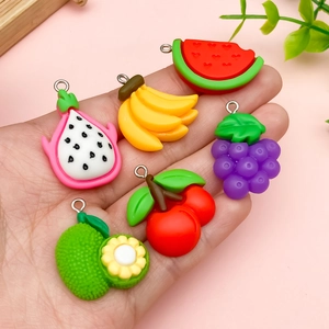 Ciondoli colorati in resina a forma di frutta con anelli per gioielli fai-da-te