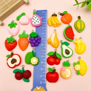Macro di ciondoli in resina a forma di frutta mista per la creazione di gioielli DIY