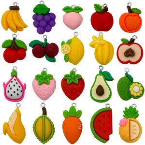 Set di 20 ciondoli colorati in resina a forma di frutta e verdura per creazioni fai da te