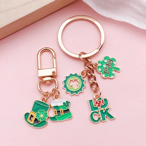 St. Patrick's Day klaver sleutelhanger set met groene emaille gelukshangers