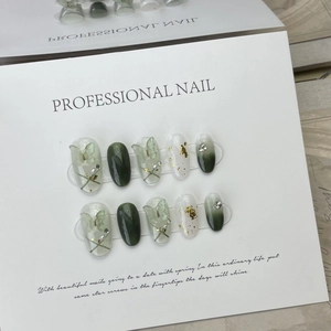 Unghie Finte a Pressione Farfalla 3D Verde Fatte a Mano Stile Foresta Sfumate Con Strass Foglia Oro Perla Artificiale per Donna