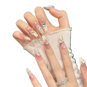 Süße rosa Verlaufsnägel zum Aufdrücken mit weißen 3D-Schleifen, Punkten und Strass