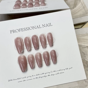 Faux Ongles à Presser Français Œil de Chat Fait Main Rose Nude Forme Cercueil Avec Paillettes Argentées Motif Étoile Brillante