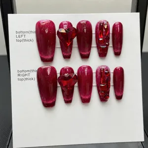 Cat-Eye Weinrot Kunstnägel zum Aufkleben mit luxuriösen Herz-Rubin-Steinen in Trapezform