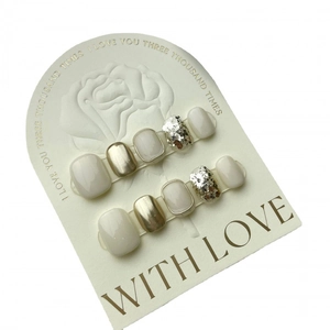 Faux ongles faits main blanc laiteux et or champagne avec paillettes, ensemble de 10