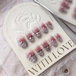 Faux ongles faits main dégradé rose œil de chat avec fleurs 3D et strass brillants élégants