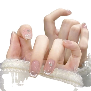 Unghie finte artigianali rosa nude stile francese con glitter argento e strass