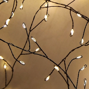 Branches lumineuses LED blanc chaud avec perles goutte d'eau et tiges noires
