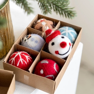 6-pack Christmas wool felt balls with snowman and gingerbread man in kraft gift box