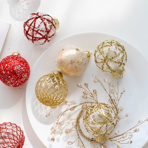 Elegant 6cm Christmas tree ornaments set with red and champagne gold textured hanging balls