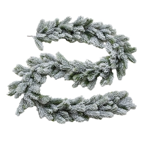 Guirlande de cèdre de Noël réaliste avec neige artificielle épaisse et aiguilles vertes