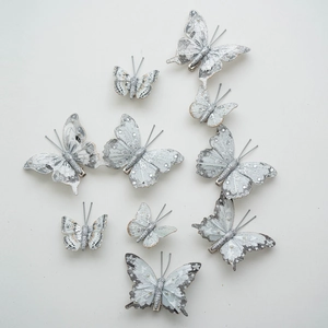 Set di 10 farfalle decorative argentate con ali glitterate e perle per decorazioni natalizie