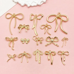 Juego de 15 Colgantes de Lazo Chapados en Oro KC de Lujo Accesorios para Creación de Joyería DIY Amuletos de Aleación para Collar Pulsera Mujer
