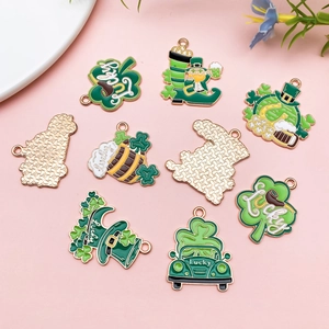 Pendentifs émaillés trèfle vert et fer à cheval pour création de bijoux Saint-Patrick